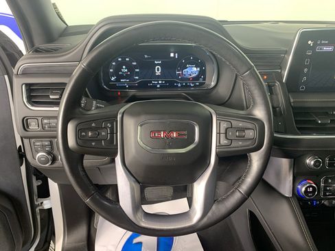 Used 2023 GMC Yukon XL SLT AWD/4WD image 19
