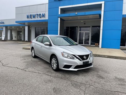 Used 2019 Nissan Sentra SV image 2