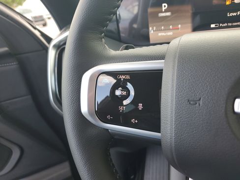 New 2025 Nissan Armada SL w/ Captain's Chari Seat Package image 21