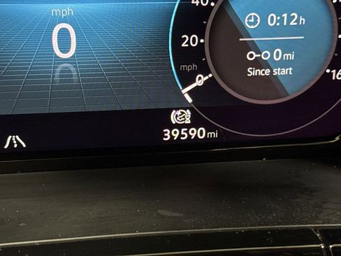 Used 2024 Volkswagen Atlas Cross Sport SE image 13