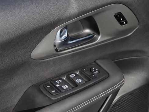 New 2026 Chrysler Pacifica Select image 18