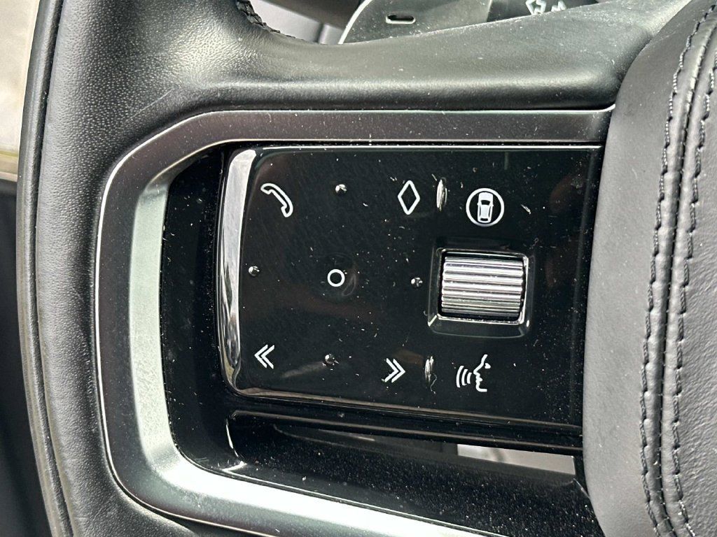 Used 2025 Land Rover Range Rover Sport SE AWD/4WD image 25