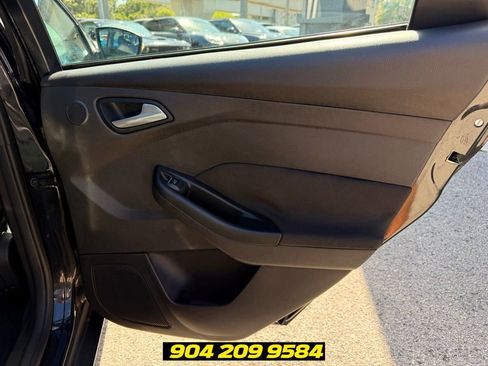 Used 2014 Ford Focus Titanium FWD image 29