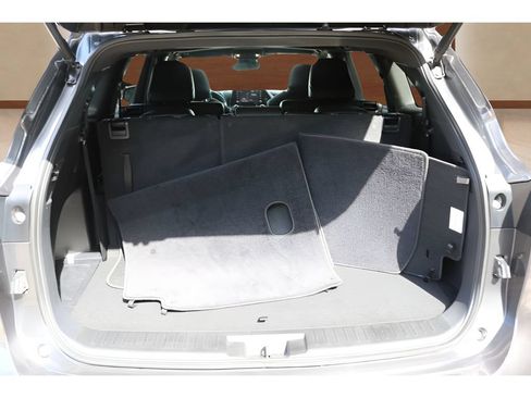 Used 2021 Toyota Highlander XSE FWD image 18