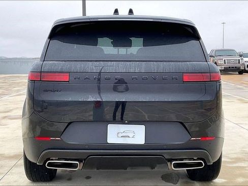 Used 2025 Land Rover Range Rover Sport SE image 4