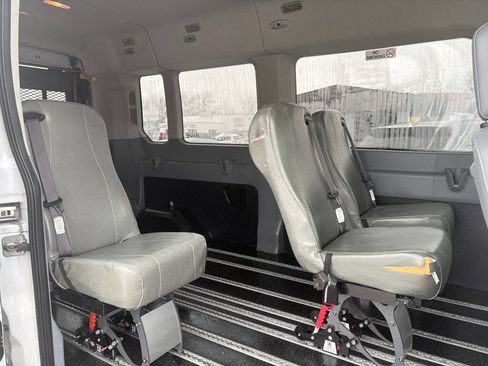 Used 2018 Ford Transit 350 XL image 19