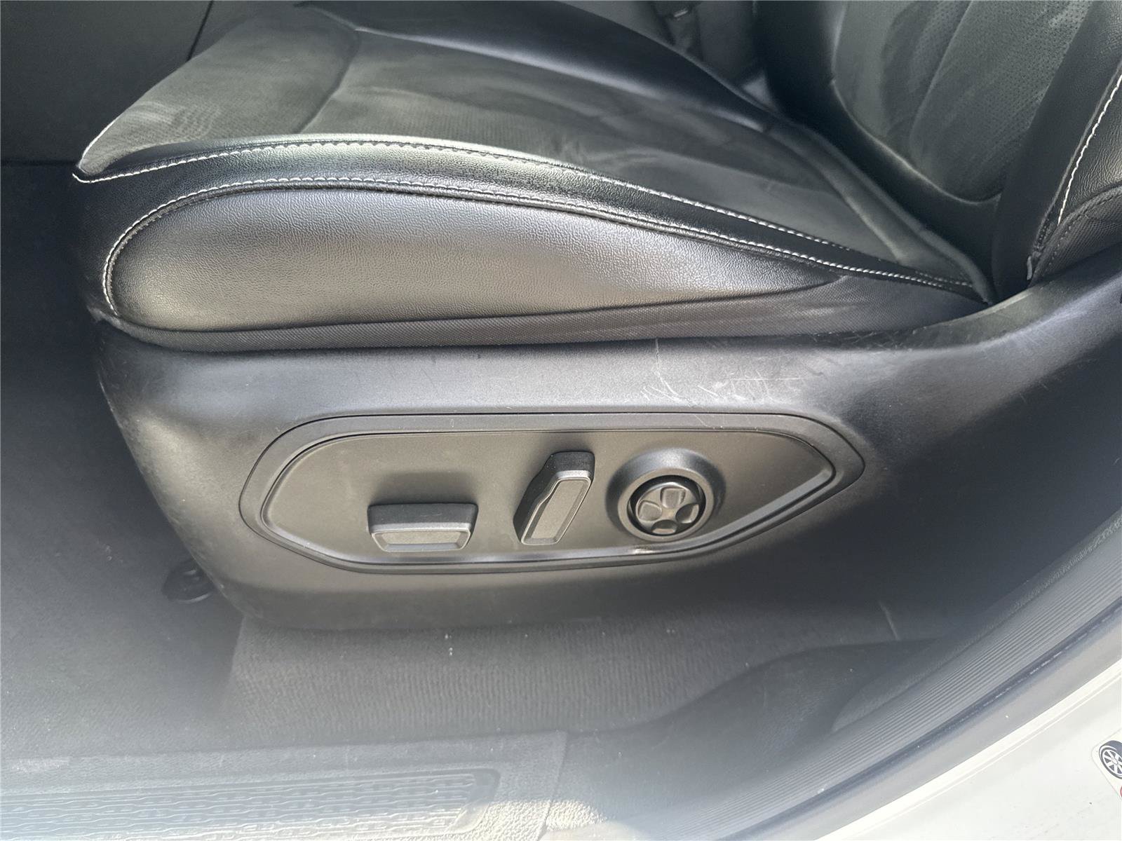 Used 2023 Jeep Grand Cherokee Altitude AWD/4WD image 12