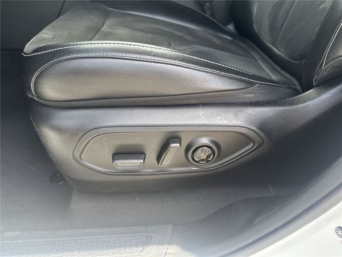 Used 2023 Jeep Grand Cherokee Altitude AWD/4WD image 12