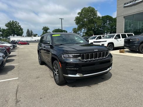 Used 2025 Jeep Grand Cherokee L Limited RWD image 4