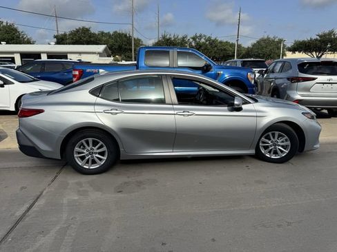 Used 2025 Toyota Camry LE FWD image 4