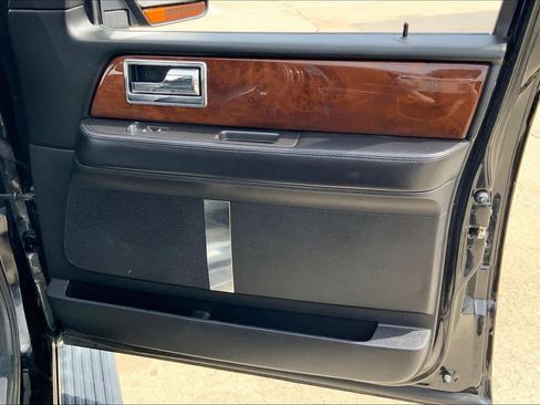Used 2016 Lincoln Navigator L Select RWD image 22