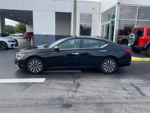 Used 2024 Nissan Altima 2.5 SV FWD image 6