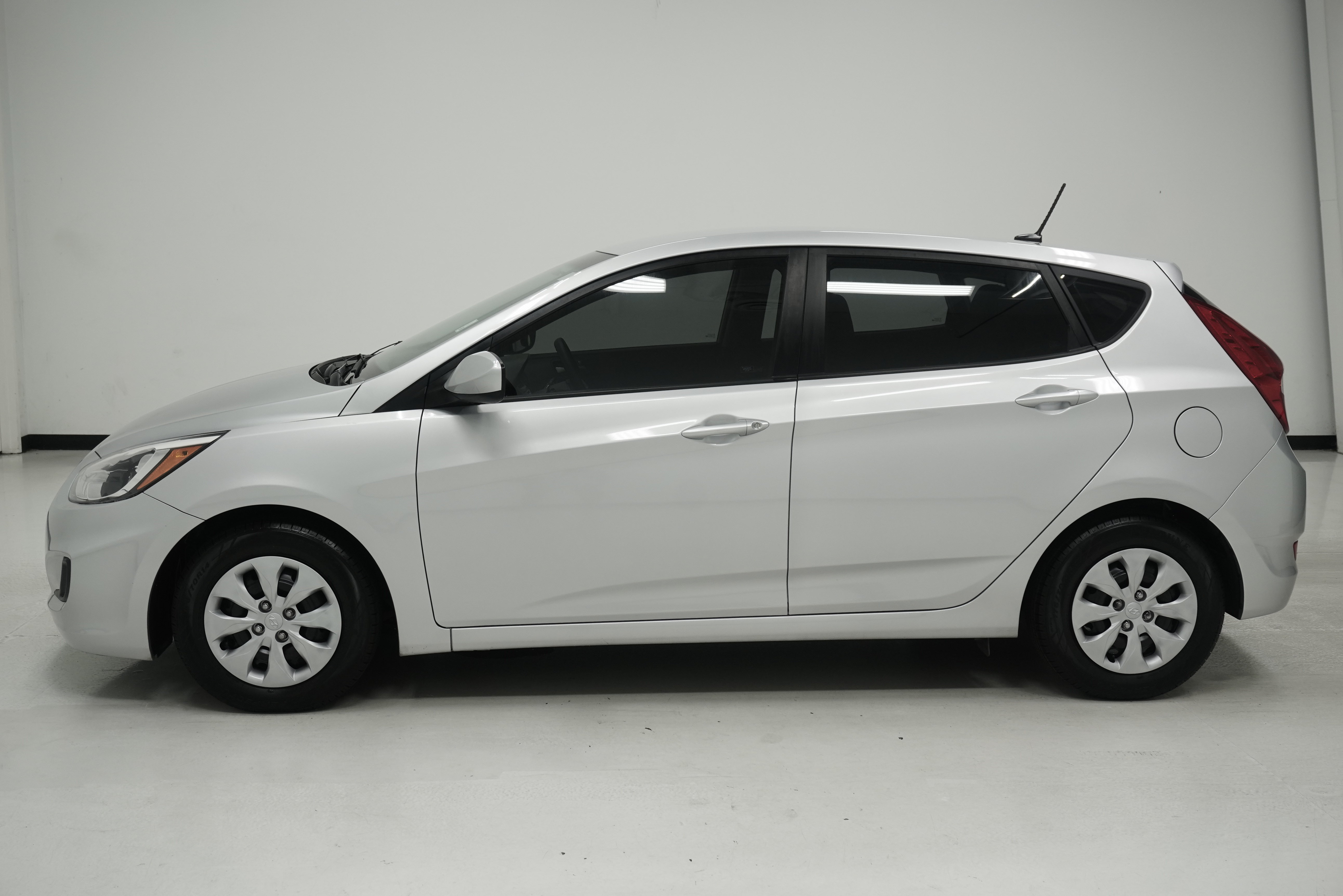 Used 2017 Hyundai Accent SE FWD image 7
