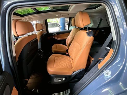 Used 2025 BMW X7 xDrive40i AWD/4WD image 19