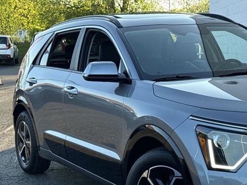 New 2025 Kia Niro SX image 4