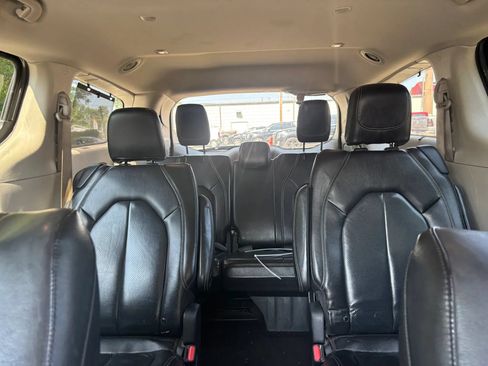 Used 2022 Chrysler Pacifica Touring-L FWD image 20