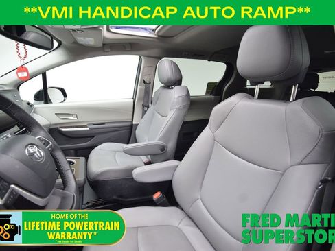 Used 2022 Toyota Sienna XLE image 17