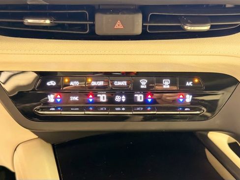 Used 2023 Buick Envision Avenir AWD/4WD image 15