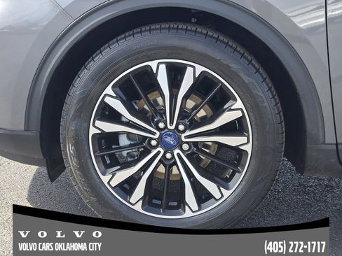 Used 2022 Ford Escape SE w/ SE Sport Appearance Package image 11