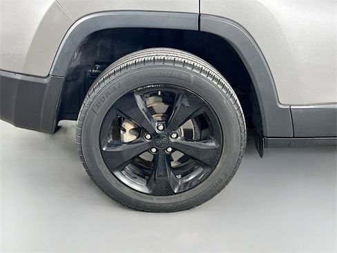 Used 2020 Jeep Cherokee Latitude Plus image 35