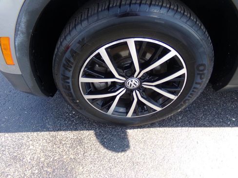 Used 2021 Volkswagen Tiguan SE image 35