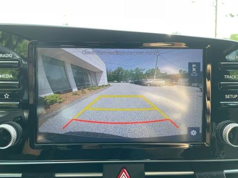 Used 2022 Hyundai Elantra SEL w/ Convenience Package FWD image 17