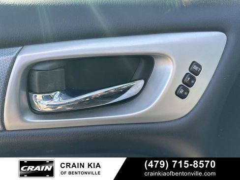 Used 2017 Nissan Pathfinder SL AWD/4WD image 10