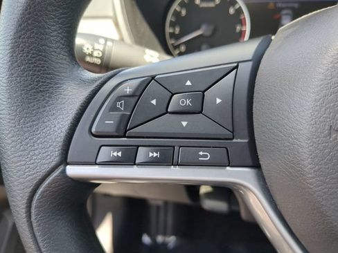 Used 2025 Nissan Altima 2.5 SV FWD image 27