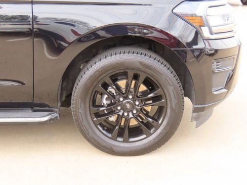 Used 2022 Ford Expedition Max XLT image 7