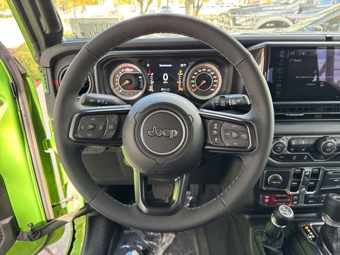 New 2025 Jeep Wrangler Unlimited Rubicon w/ Convenience Group AWD/4WD image 19