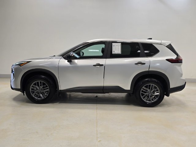 Used 2025 Nissan Rogue S FWD image 28