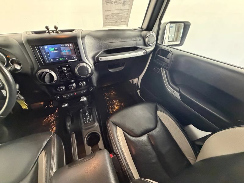 Used 2018 Jeep Wrangler Unlimited Rubicon w/ Connectivity Group AWD/4WD image 61