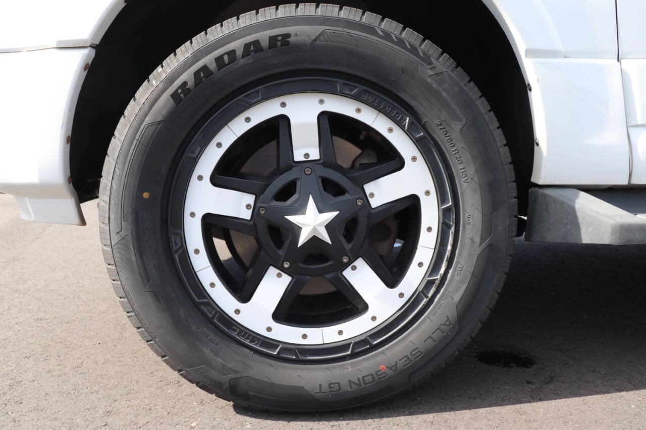 Used 2015 Ford Expedition XLT AWD/4WD image 10