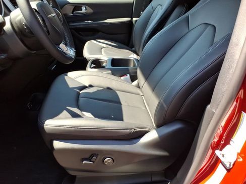 New 2026 Chrysler Pacifica Select image 14