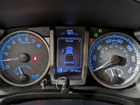 Used 2019 Toyota Tacoma TRD Off-Road image 41