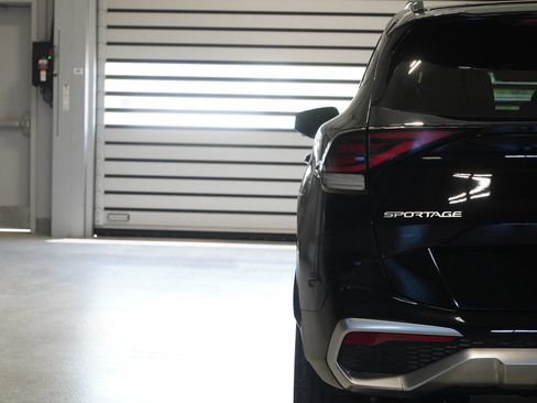 Used 2024 Kia Sportage SX image 9