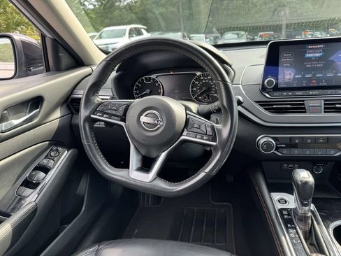 Used 2024 Nissan Altima 2.5 SR FWD image 16