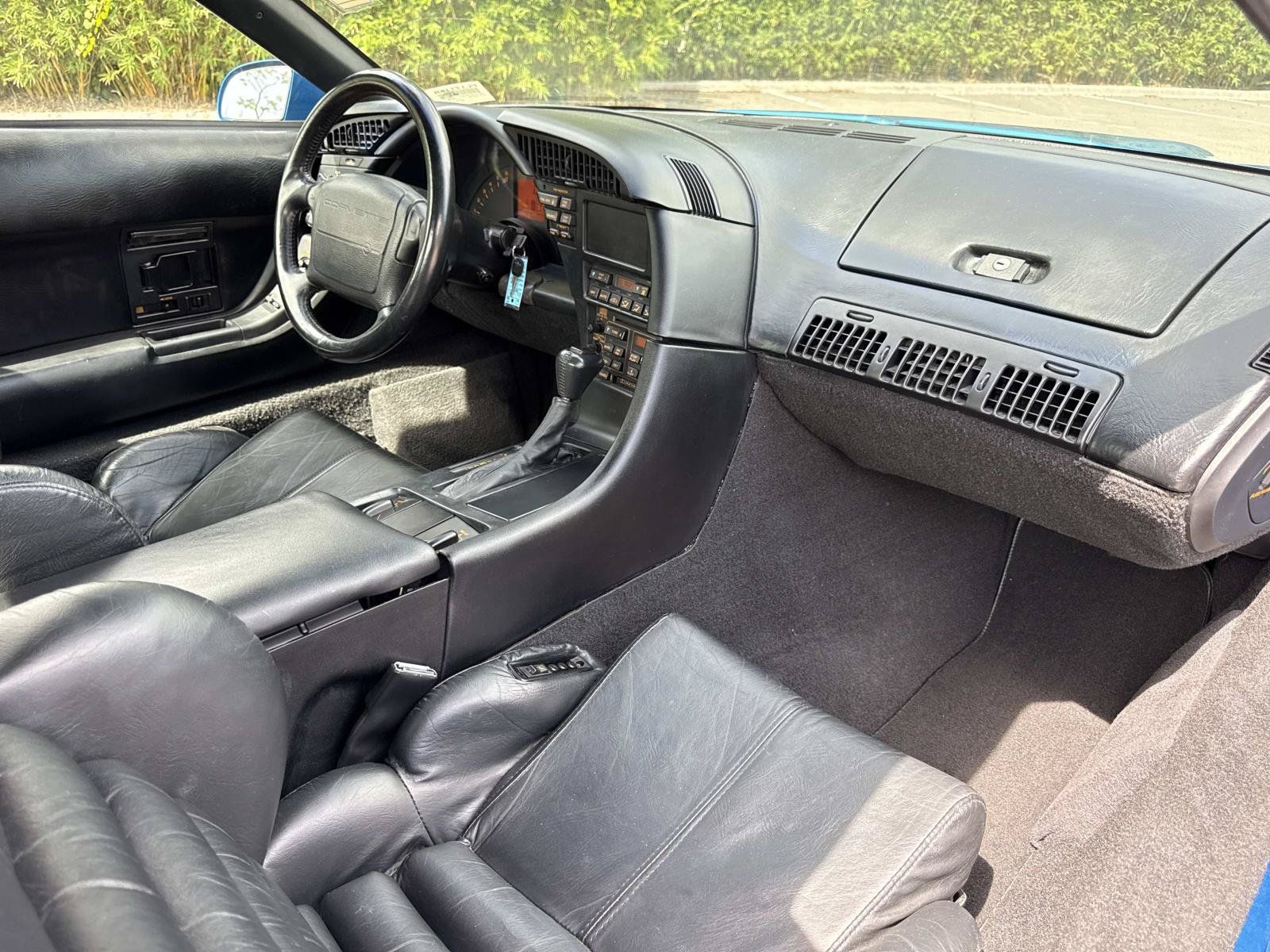 Used 1993 Chevrolet Corvette Coupe RWD image 14