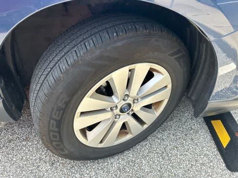 Used 2019 Subaru Outback 2.5i Premium AWD/4WD image 3