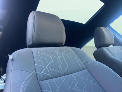 Used 2018 Toyota Tacoma TRD Off-Road w/ Technology Package image 16