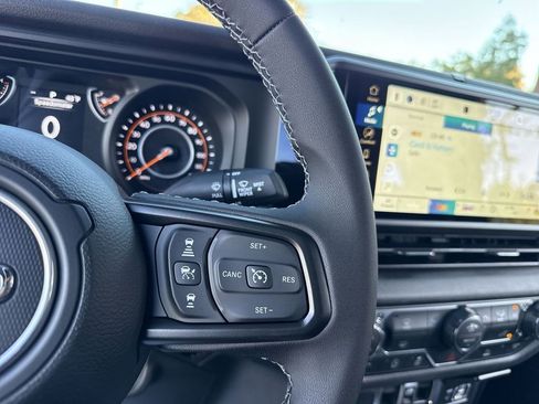 New 2025 Jeep Gladiator Sport AWD/4WD image 15