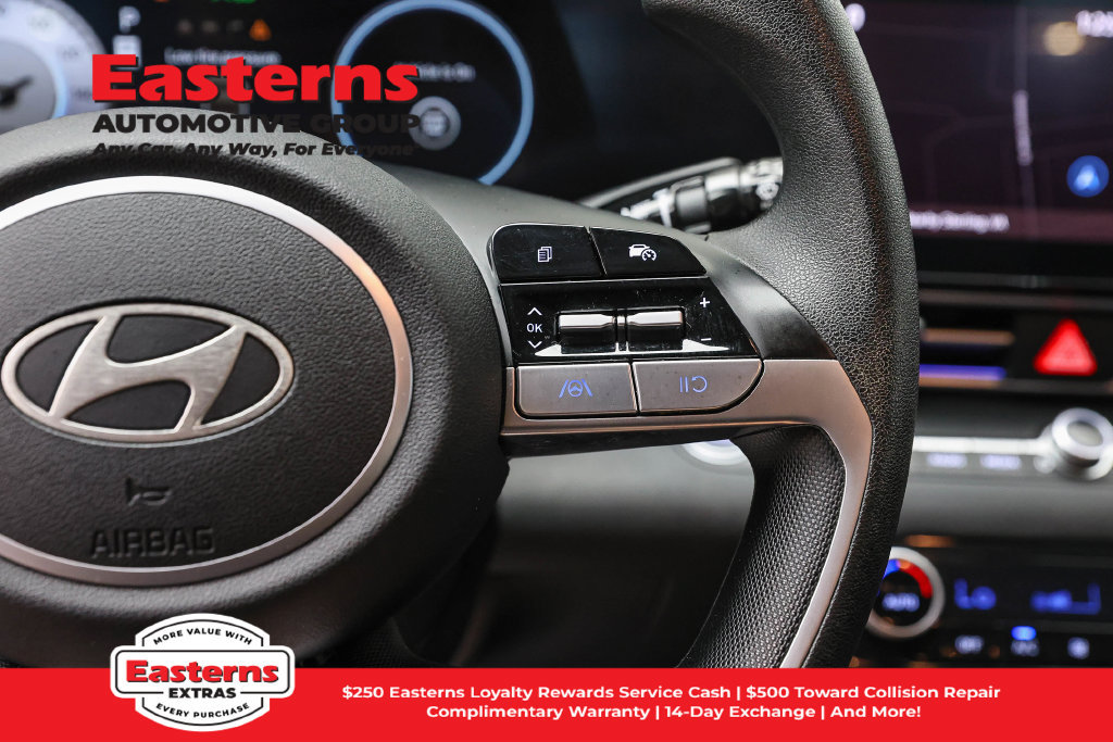 Used 2024 Hyundai Elantra SEL FWD image 16