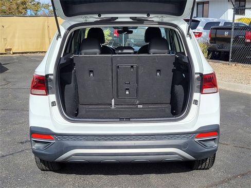 Used 2024 Volkswagen Taos SE image 25