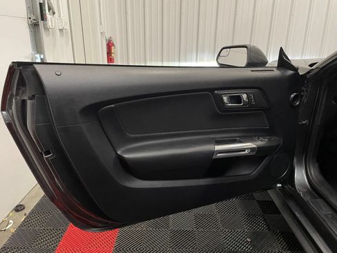 Used 2018 Ford Mustang GT w/ Black Accent Pkg RWD image 30
