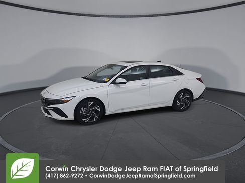 Used 2025 Hyundai Elantra Limited FWD image 6