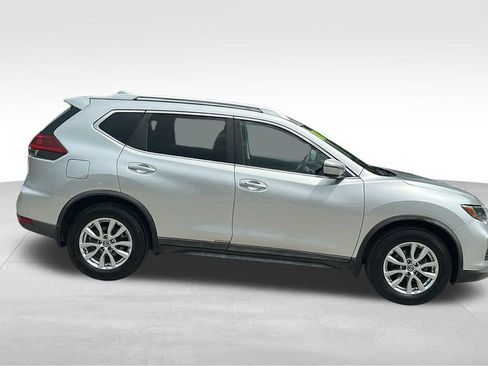 Used 2018 Nissan Rogue SV image 9