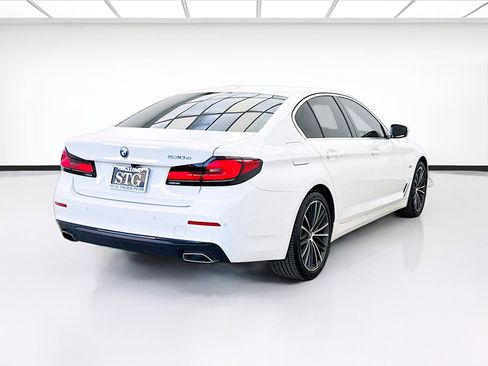 Used 2022 BMW 530e w/ Premium Package image 4