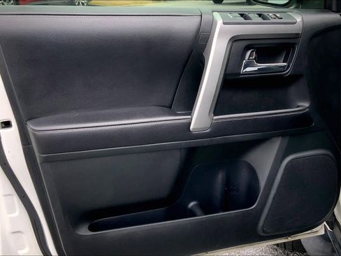 Used 2016 Toyota 4Runner SR5 image 19