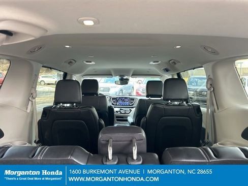 Used 2024 Chrysler Pacifica Touring-L FWD image 32