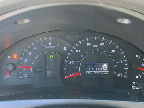 Used 2010 Toyota Camry XLE image 17